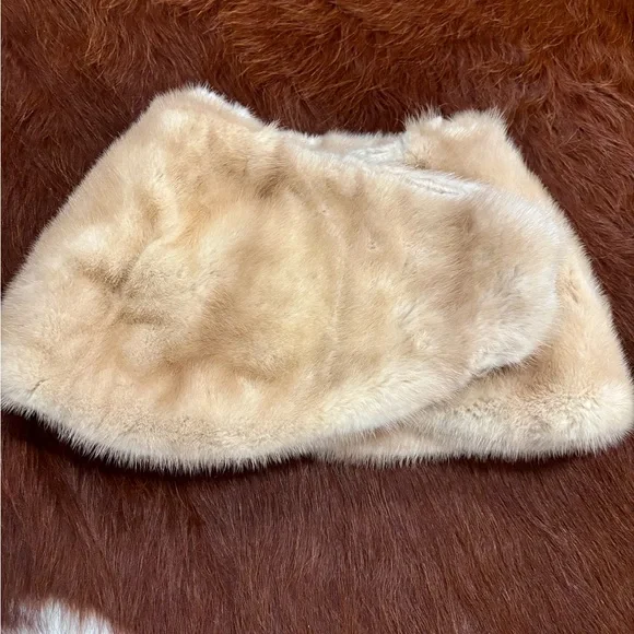 SOLD Elegant Mink Women's Collar Stole Scarf - Picture 6 of 10